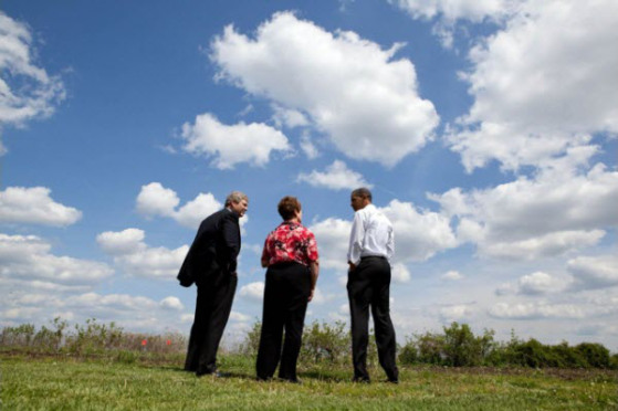 Obama_Vilsack_April_2010 President Barack Obama tours a farm with Agriculture Secretary Tom Vilsack, left, and Marcia Schachtsiek in Palmyra, Mo., April 28, 2010. (Official White House Photo by Pete Souza)